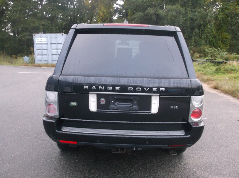 Illustration for article titled At $4,900, Might It Be Worth Lightening Your Wallet For This Mileage Heavy 2006 Range Rover?